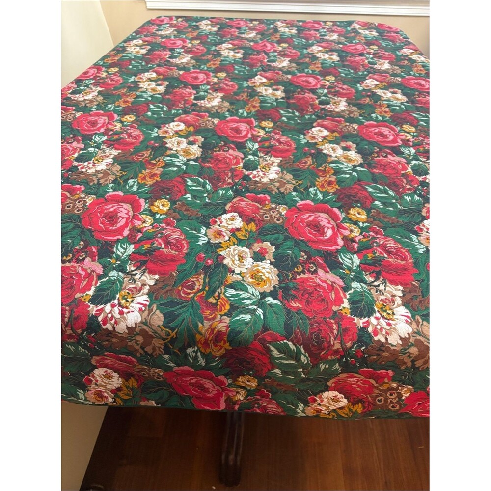 Floral Tablecloth in Red and Green